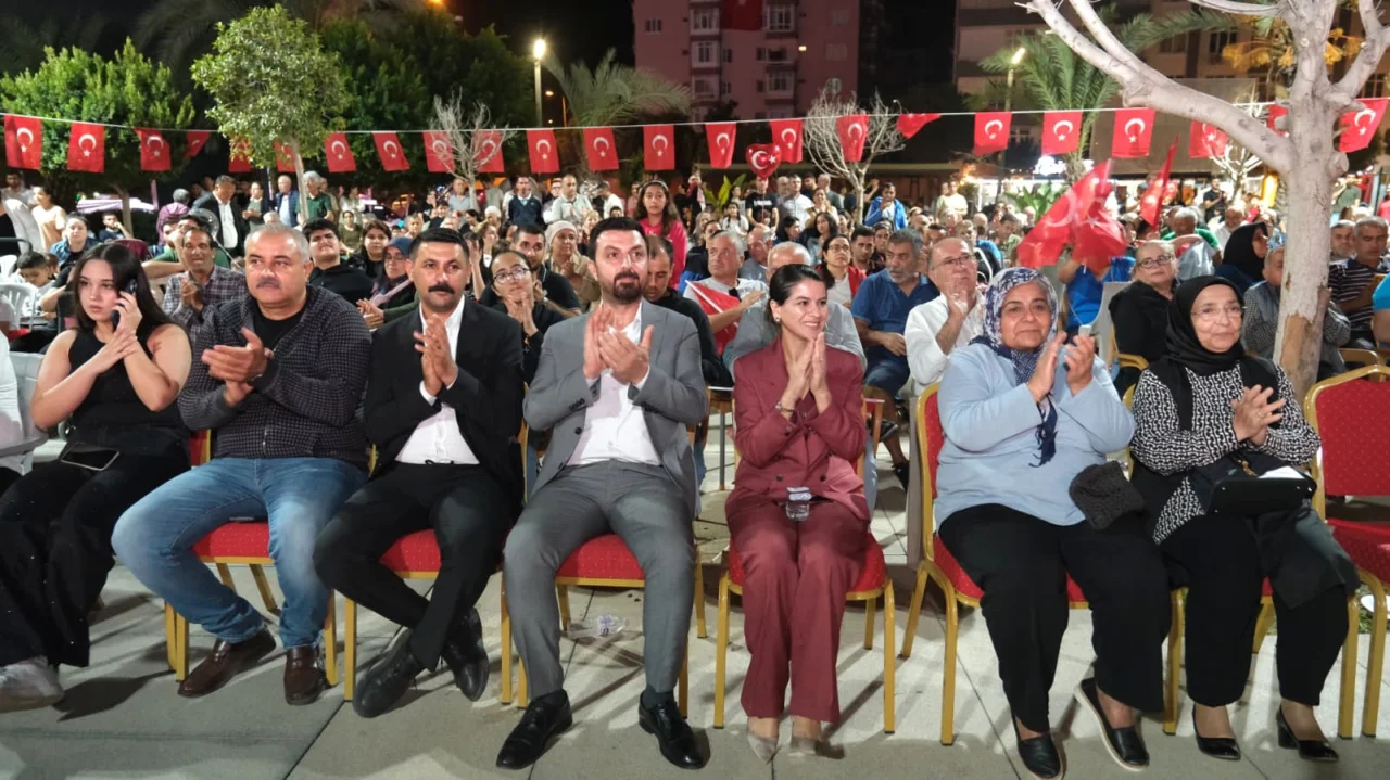 Ceyhan'da Cumhuriyet ve Atatürk Defilesi İle Coşku Dorukta: “Cumhuriyet Bir Yürek ve Onur Meselesidir”