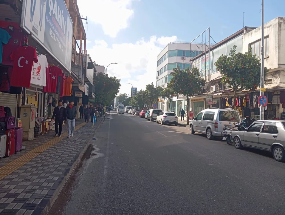 Ceyhan’ın Kalbi Alarm Veriyor: Atatürk Caddesi Esnafı Çare Bekliyor