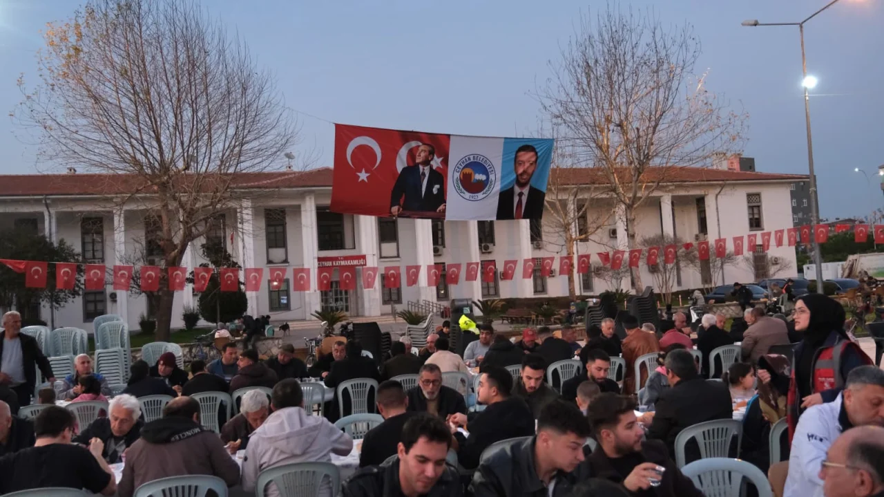 Ceyhan Belediyesi İftar Programlarına Devam Ediyor: Birlik ve Beraberlik Sofrası