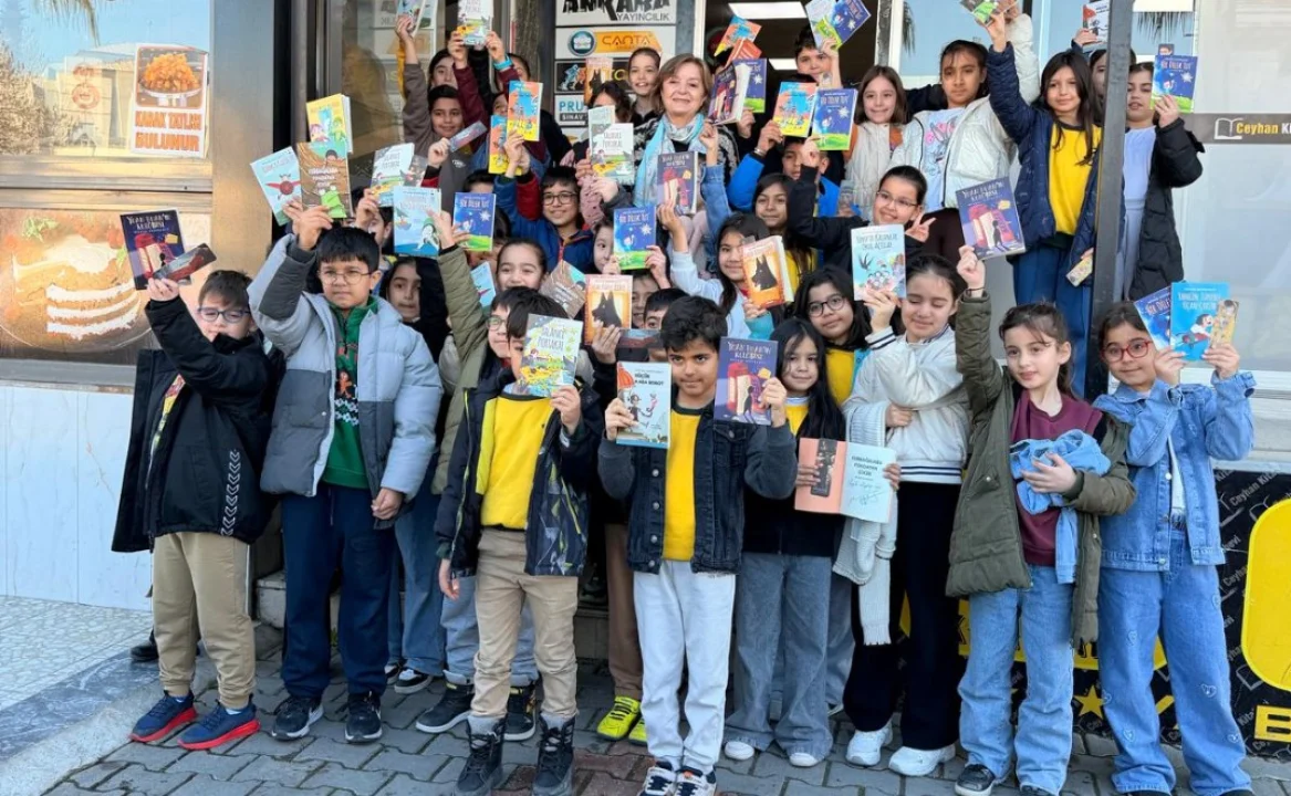 Ünlü çocuk ve gençlik edebiyatı yazarı Miyase Sertbarut, memleketi Ceyhan’da düzenlenen imza gününde hemşehrileriyle buluşarak unutulmaz bir güne imza attı