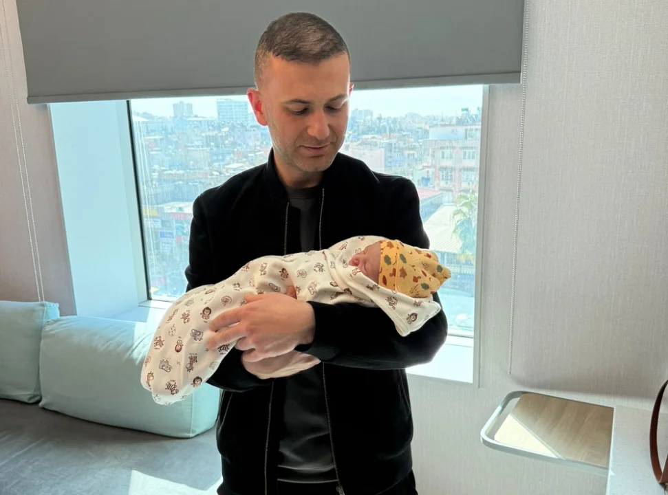 Başkan Ünal Kurt, Seçim Öncesi Torun Heyecanı Yaşadı: Kerem Kurt Ailesine Katıldı