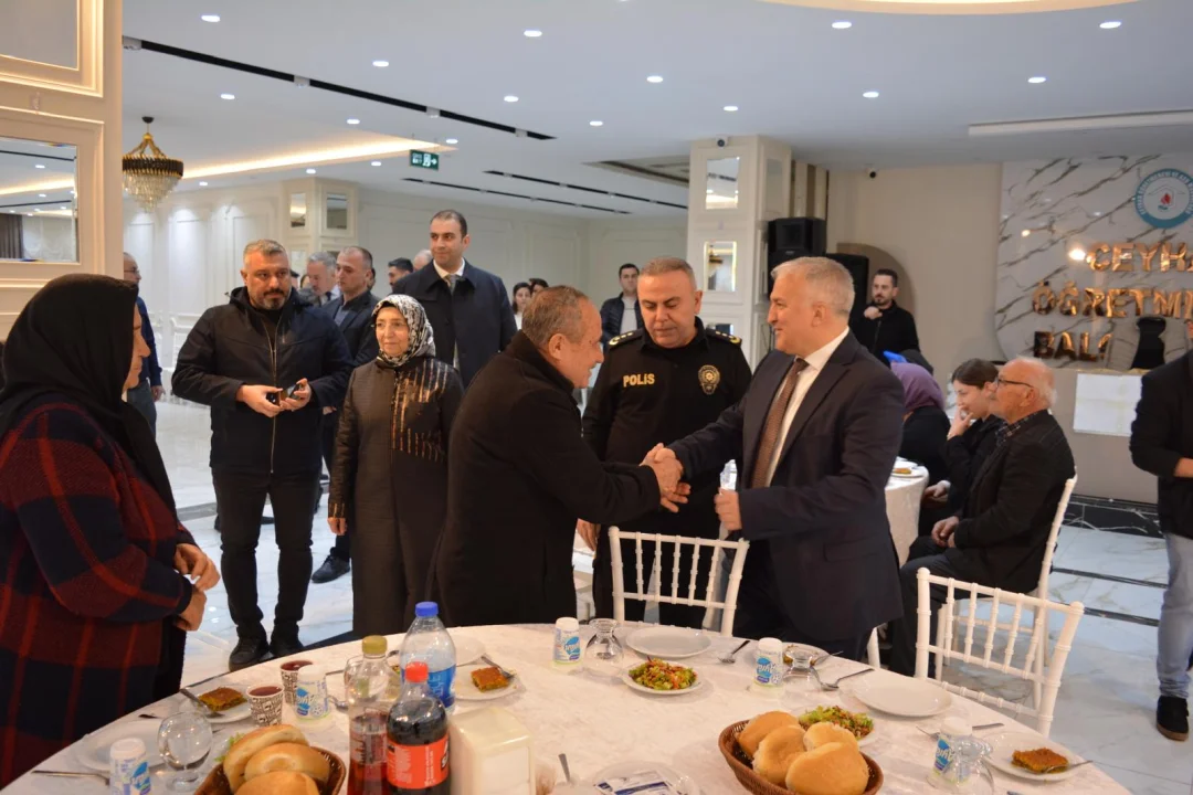 Ceyhan’da Birlik ve Beraberlik Sofrası: Şehit Yakınları ile Gaziler Onuruna Düzenlenen İftar