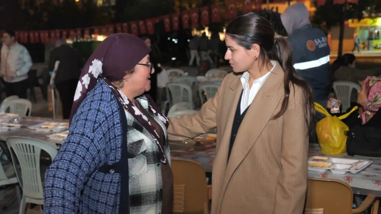 Ceyhan’da 15. İftar Coşkusu: Binlerce Vatandaş Aynı Sofrada Buluştu