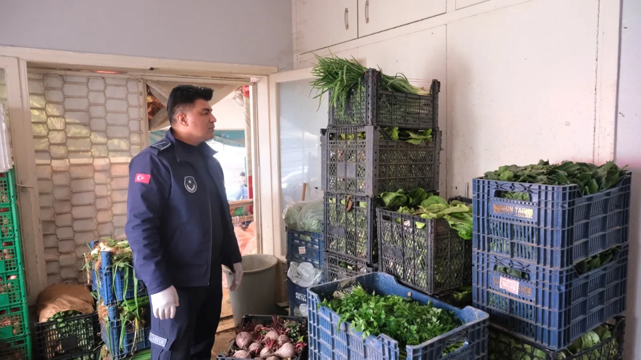 Manavlarda Hijyen Seferberliği: Ceyhan Belediyesi Denetimleri Sıkılaştırdı