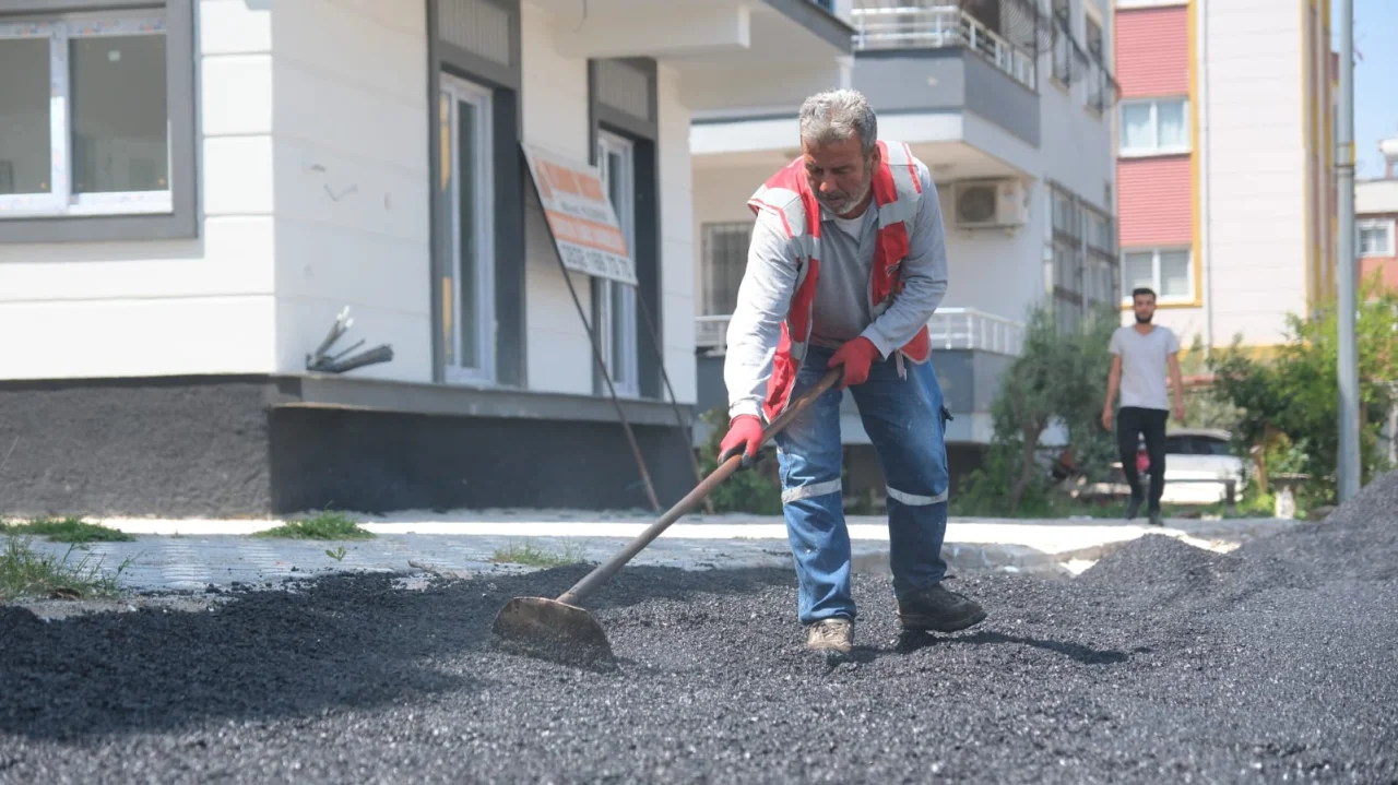 Modern Ceyhan Yolunda Hız Kesmiyoruz: Fen İşleri’nden Dev Üstyapı Operasyonu