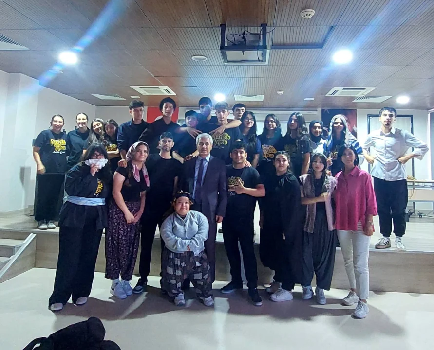 NURETTİN TOPÇU ANADOLU LİSESİ ÖĞRENCİLERİNDEN ANLAMLI ETKİNLİK